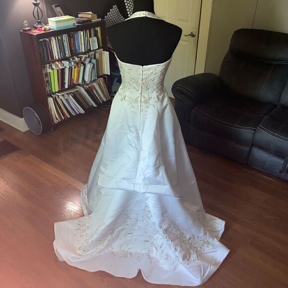 Wedding gown brand new custom made halter top w/beading and embroidery sz 10 - Picture 14 of 15